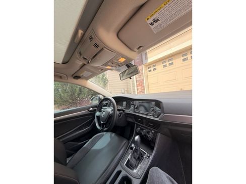 Used 2019 Volkswagen Jetta SE w/ Cold Weather Package image 10