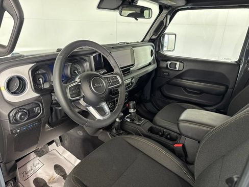 Certified 2025 Jeep Wrangler Unlimited Sahara AWD/4WD image 19