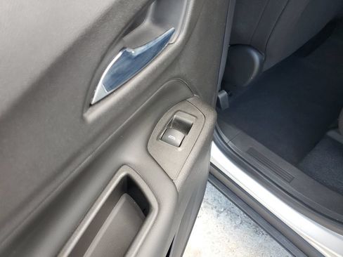 Used 2020 Chevrolet Equinox LT FWD image 16