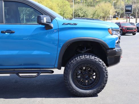 Used 2024 Chevrolet Silverado 1500 ZR2 w/ Technology Package image 10