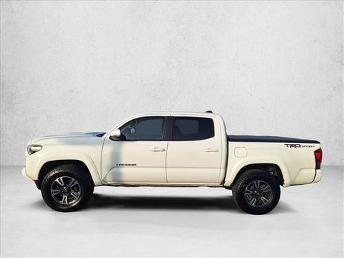 Used 2017 Toyota Tacoma TRD Sport image 7