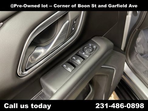 Used 2023 GMC Yukon XL SLE w/ Gmc Pro Safety Plus Package AWD/4WD image 16