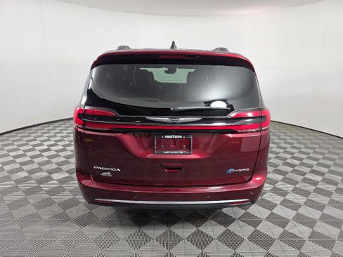Used 2023 Chrysler Pacifica Pinnacle image 4