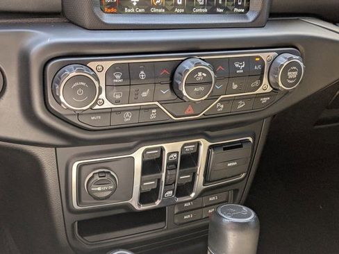 Used 2019 Jeep Wrangler Unlimited Sahara AWD/4WD image 19
