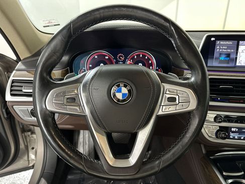 Used 2019 BMW 750i xDrive w/ Executive Package AWD/4WD image 14