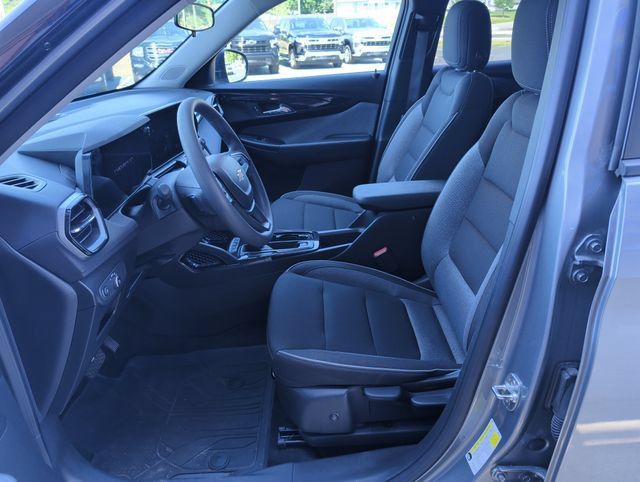 Used 2024 Chevrolet TrailBlazer LS w/ LS Convenience Package FWD image 11
