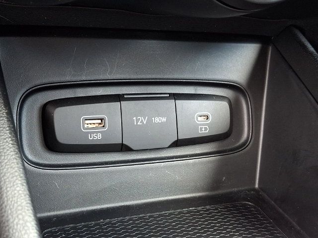 Certified 2025 Hyundai Venue SEL FWD image 32