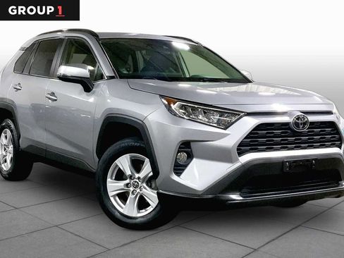 Used 2019 Toyota RAV4 XLE w/ Convenience Package AWD/4WD image 3