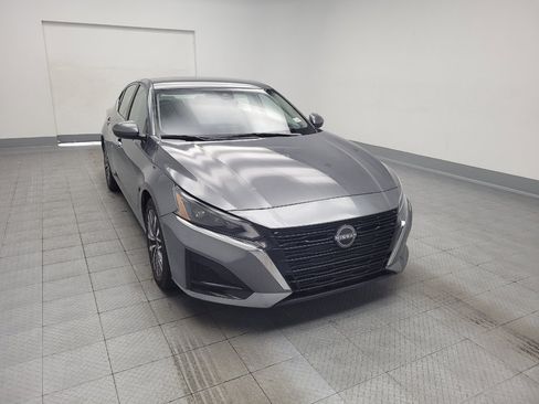 Used 2023 Nissan Altima 2.5 SV FWD image 14