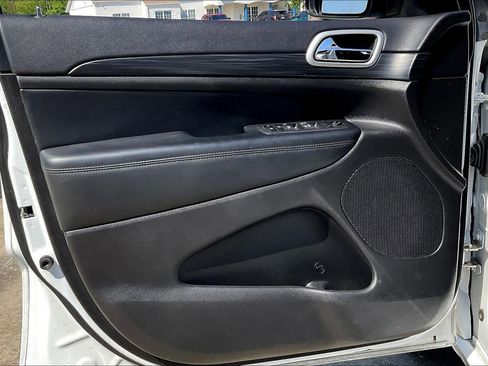 Used 2020 Jeep Grand Cherokee Altitude image 21