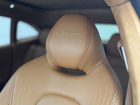 Used 2021 Aston Martin DBX image 6