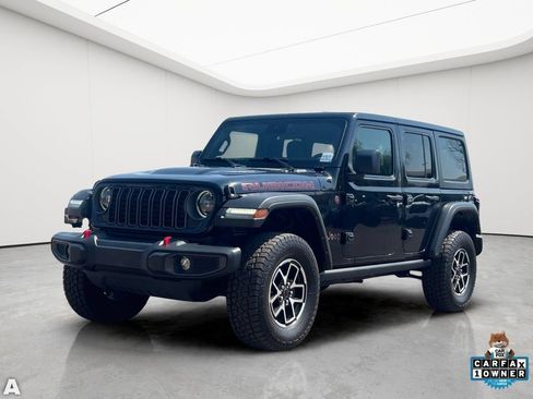 Used 2024 Jeep Wrangler Unlimited Rubicon AWD/4WD image 2
