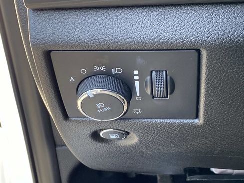 Used 2021 Jeep Grand Cherokee Laredo AWD/4WD image 21
