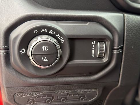 New 2025 Jeep Gladiator Sport image 18