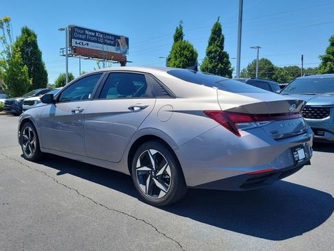 Used 2023 Hyundai Elantra SEL w/ Convenience Package FWD image 6