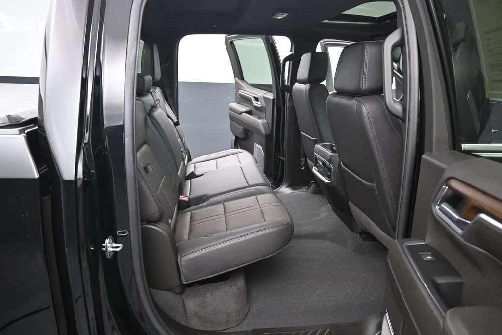 Used 2024 Chevrolet Silverado 1500 High Country w/ High Country Premium Package AWD/4WD image 31