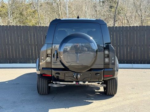 New 2026 Land Rover Defender 110 X-Dynamic SE image 4