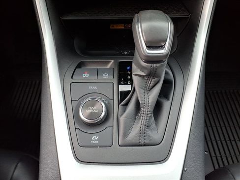 Used 2023 Toyota RAV4 XLE Premium image 25