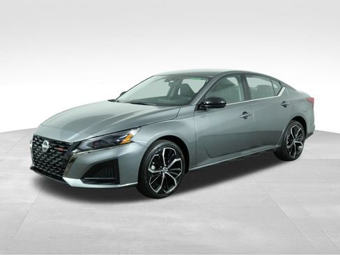 Used 2025 Nissan Altima 2.5 SR AWD/4WD image 5