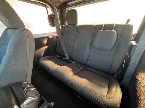 Used 2018 Jeep Wrangler Sport AWD/4WD image 32