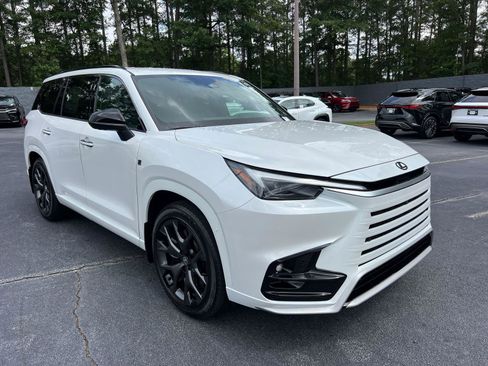 New 2026 Lexus TX 500h AWD image 3