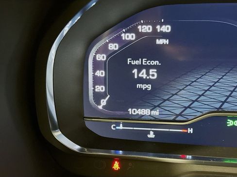 Used 2024 GMC Yukon SLT w/ SLT Luxury Package image 12