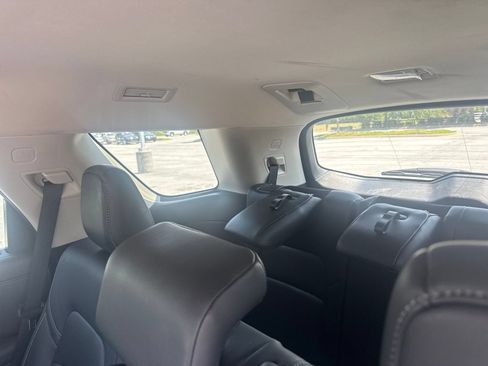 Used 2025 Nissan Pathfinder SL FWD image 13