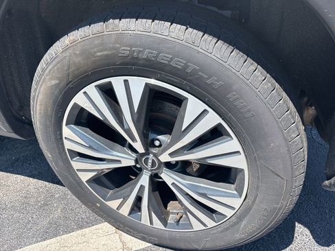 Used 2023 Nissan Rogue SV AWD/4WD image 11