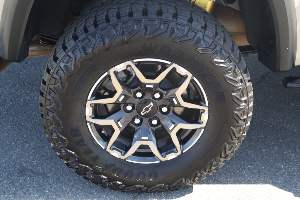 Used 2024 Chevrolet Colorado ZR2 w/ ZR2 Convenience Package III AWD/4WD image 11