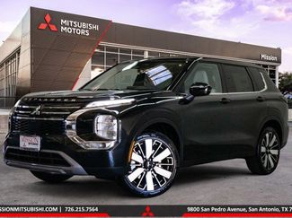New 2025 Mitsubishi Outlander SE video 1