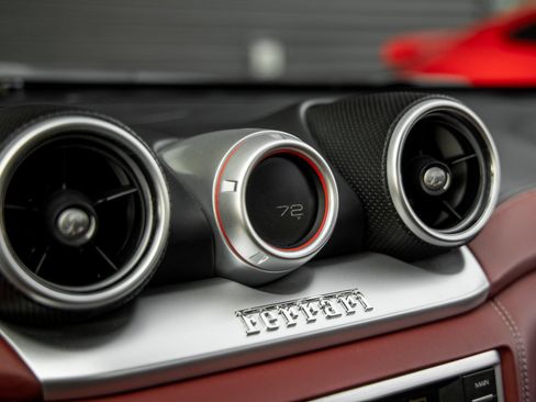 Used 2016 Ferrari California T RWD image 32