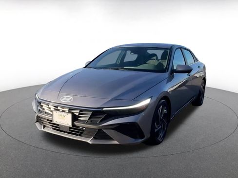 Used 2025 Hyundai Elantra SEL image 7