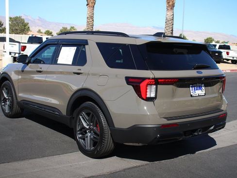 Certified 2026 Ford Explorer ST-Line w/ ST-Line Street Pack RWD image 5