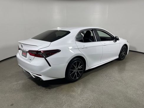 Certified 2024 Toyota Camry SE FWD image 3