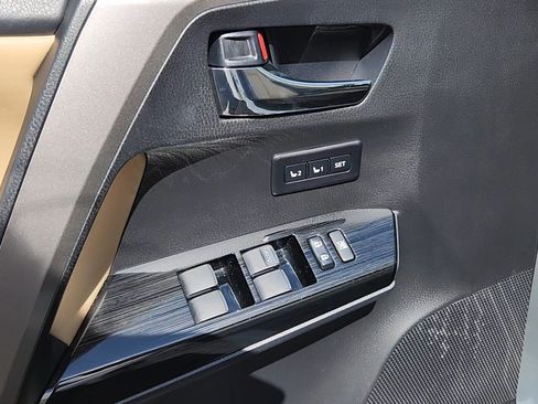 Used 2018 Toyota RAV4 Limited w/ Advanced Technology Package AWD/4WD image 7