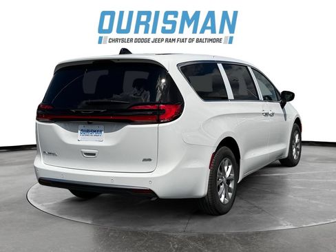 New 2027 Chrysler Pacifica Select w/ Family Tech Group AWD/4WD image 6