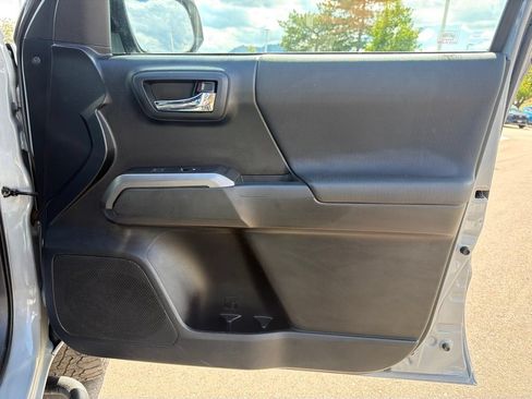 Used 2017 Toyota Tacoma TRD Pro AWD/4WD image 11