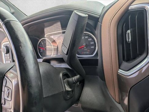 Used 2019 Chevrolet Silverado 1500 High Country w/ Technology Package AWD/4WD image 11