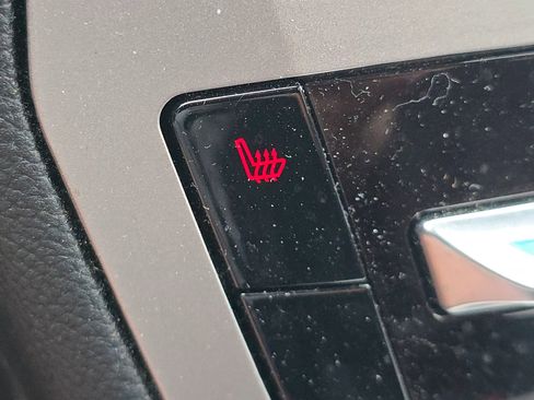 Used 2022 Ford Explorer XLT image 29