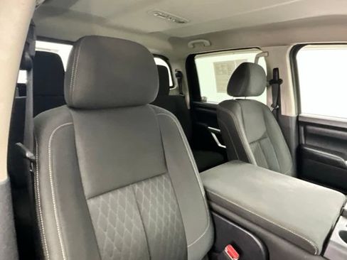 Used 2017 Nissan Titan SV AWD/4WD image 12