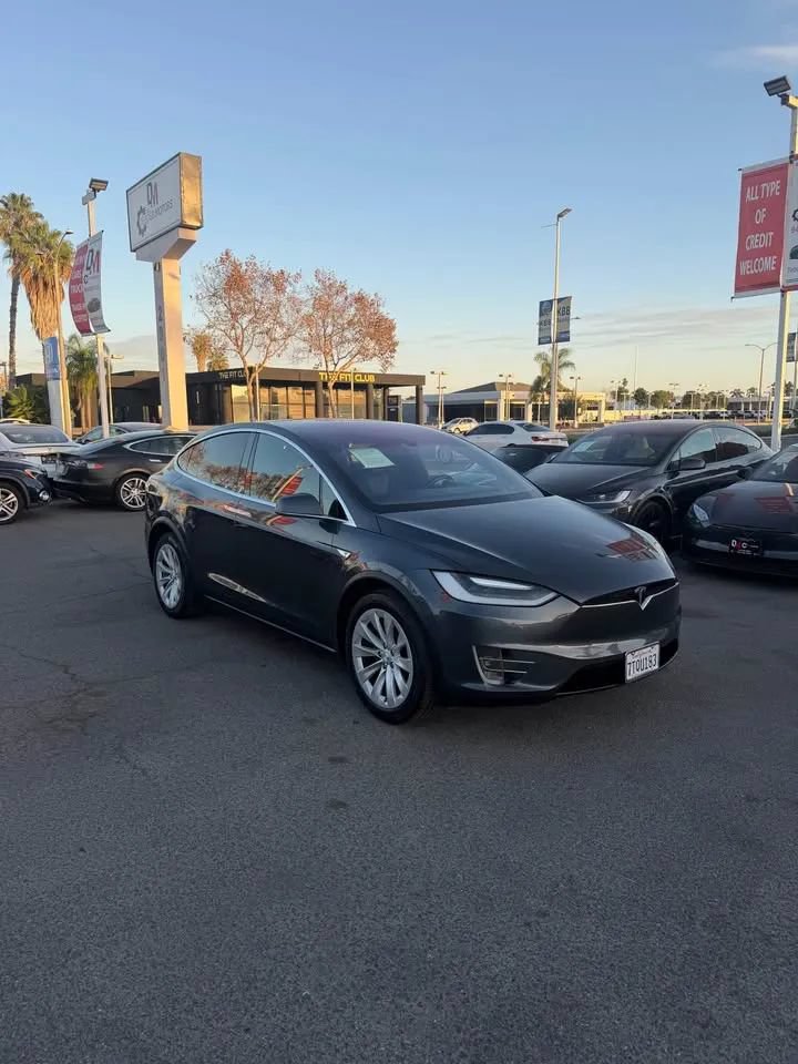 Used 2016 Tesla Model X 75D AWD/4WD image 2