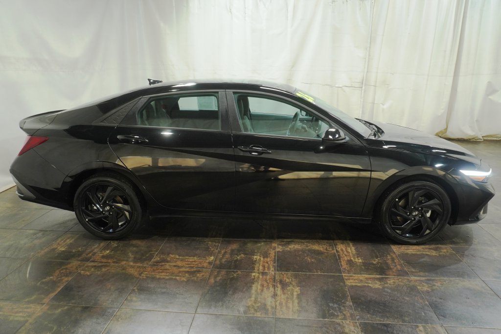 Certified 2026 Hyundai Elantra Sport FWD image 4