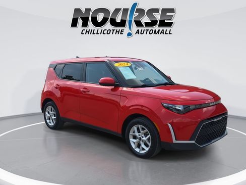 Used 2024 Kia Soul LX w/ Option Group 015 FWD image 2