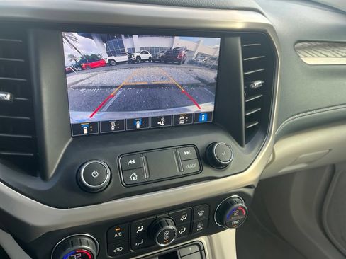 Used 2021 GMC Acadia Denali w/ Denali Technology Package FWD image 17