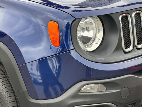 Used 2018 Jeep Renegade Latitude FWD image 10