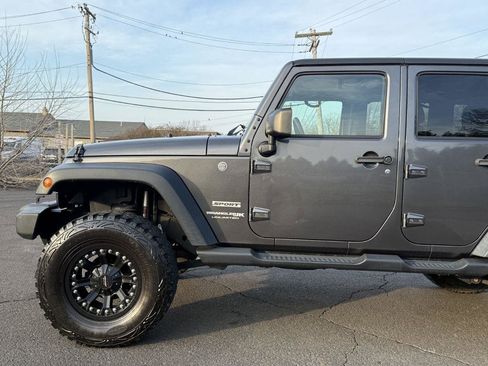 Used 2018 Jeep Wrangler Unlimited Sport S image 5