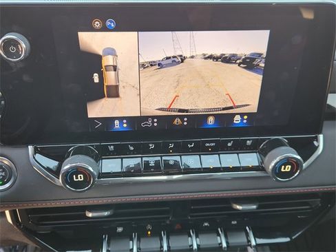 Used 2025 Chevrolet Colorado Z71 w/ Technology Package image 17