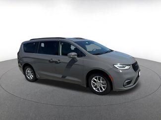 Used 2022 Chrysler Pacifica Touring-L FWD video 2