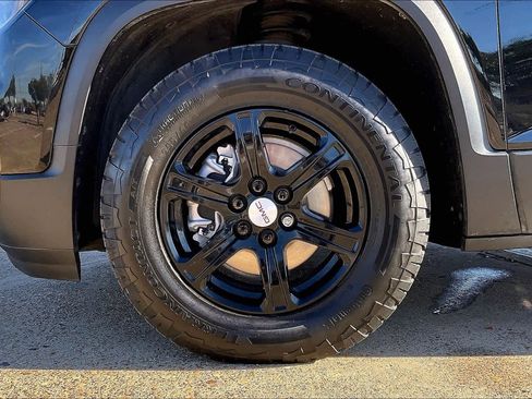 Used 2022 GMC Acadia AT4 w/ Technology Package image 8