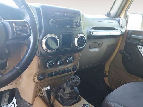 Used 2013 Jeep Wrangler Rubicon w/ Connectivity Group AWD/4WD image 11